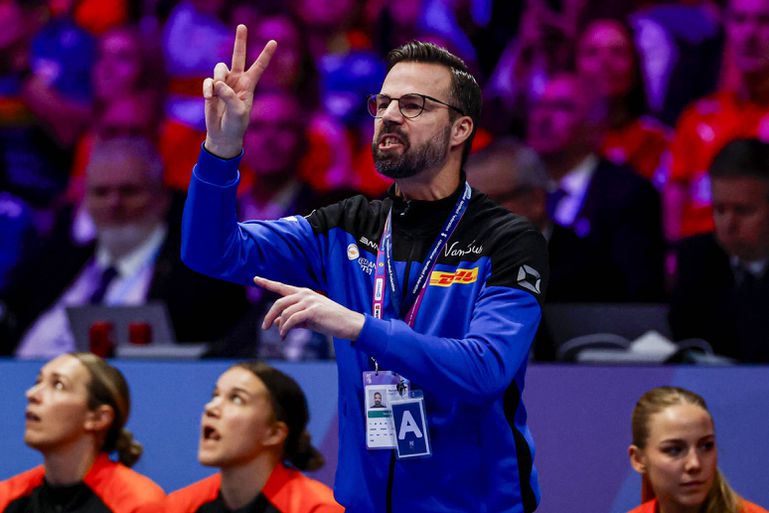 Bondscoach Oranje-handbalsters rekent keihard af met wilde geruchten tijdens WK
