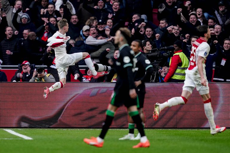 Oud-topspits waarschuwt Ajax richting jubileumeditie van Klassieker: 'Als Feyenoord zó speelt, krijgen ze het zwaar'