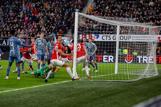 De jonkies van AZ tegen de oudjes van Ajax in de KNVB Beker: 'Alsof alle mensen net wat meer naar voren buigen'