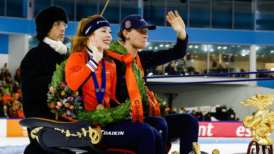 Rondje op arrenslee was extra bijzonder voor Nederlandse topschaatsster: 'Deze waren ook op je bruiloft!'