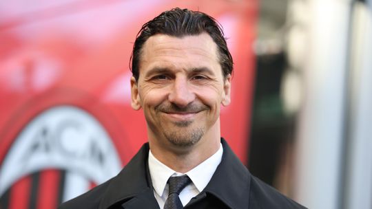 Zlatan Ibrahimovic bivakkeert tijdens onderhandelingen met Ajax op zeer opvallende locatie