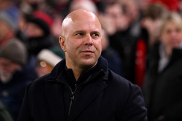 Arne Slot kritisch op 'vreemde keuze' van Liverpool-speler: 'Ik heb daar een mening over'