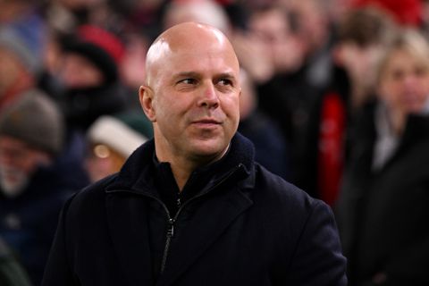Arne Slot kritisch op 'vreemde keuze' van Liverpool-speler: 'Ik heb daar een mening over'