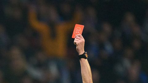 Ouderwets Zuid-Amerikaanse schoppartij bij Uruguayaans bekerpotje: vijf rode kaarten