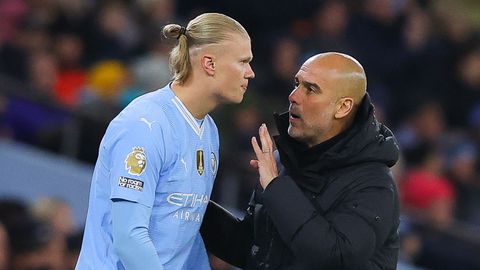 Pep Guardiola is kritisch op lichaamstaal Erling Haaland: 'Hij moet niet meteen boos worden'