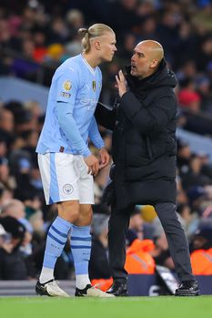 Pep Guardiola is kritisch op lichaamstaal Erling Haaland: 'Hij moet niet meteen boos worden'