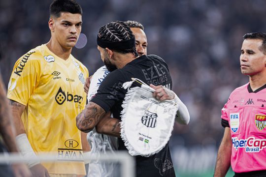 Memphis Depay wint met Corinthians van Neymar en wisselt meer dan alleen zijn shirt