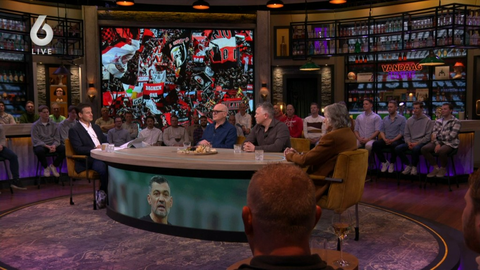 René van der Gijp verwijtend naar veelbesproken toptrainers: 'Waar maak je je druk om?'