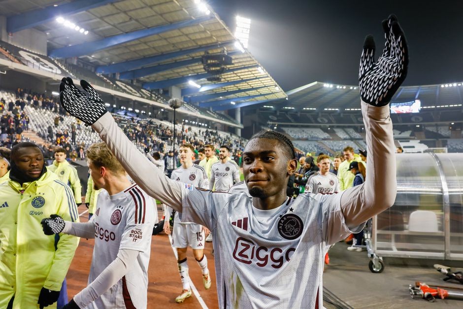 Jorthy Mokio (16) bijzonder bescheiden na weergaloze pot bij Ajax: 'Oh, dat is wel mooi'