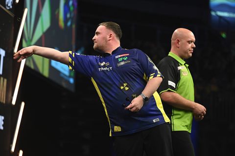 Genadeloze Luke Littler neemt revanche op Michael van Gerwen, Nederlander weer met 2 punten naar huis