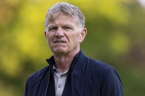 Oud-trainer kritisch op de keuzes van Robin van Persie bij Feyenoord: 'Je kan niet de strijd met hen aan gaan'