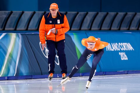 Schaatscoach Jillert Anema genoot 'niet helemaal' van zilveren rit Merel Conijn: 'Als ze dat nou eerder had gedaan'