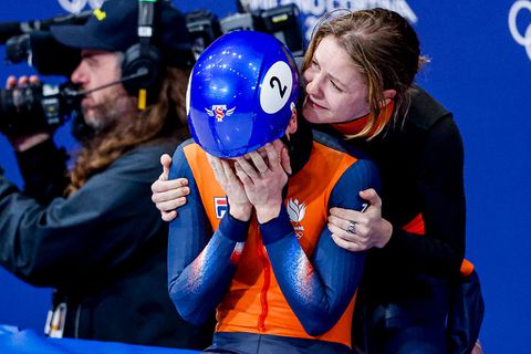 Xandra Velzeboer draagt medaille op aan geëmotioneerd zusje Michelle: 'Zonder haar had ik dit niet gekund'