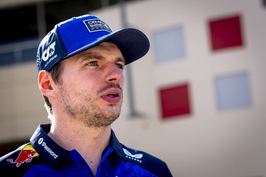 Max Verstappen kent productieve ochtend in Bahrein en vliegt vervolgens direct naar huis