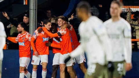 Live Eredivisie | Laconiek PSV keihard afgestraft: FC Volendam op voorsprong door schitterende treffer