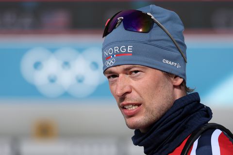 Vreemdgaande biatleet wint enkele dagen na opvallende onthulling wéér brons: 'Ik probeer me niet te laten beïnvloeden'