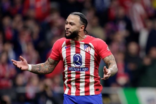 Atlético Madrid dankzij invaller Memphis Depay en penalty's naar kwartfinales Champions League