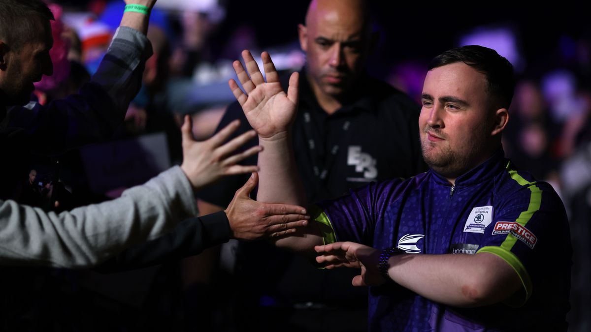 Luke Littler gooit tegen Michael van Gerwen in Nottingham: 'Iedereen wil mij verslaan'