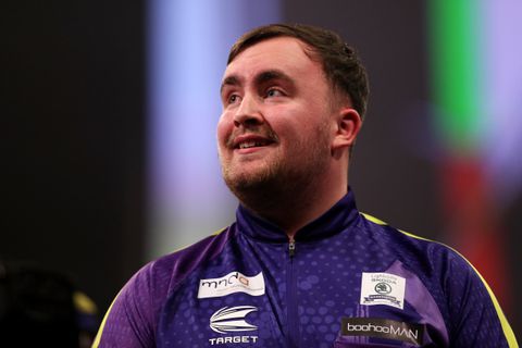 Luke Littler (17) nu al grootverdiener: dartssensatie haalt duizenden euro's per dag binnen