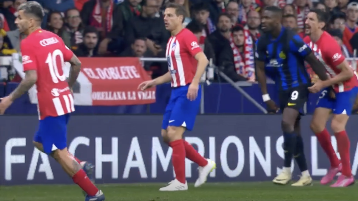 Video | Marcus Thuram knijpt in de ballen van Stefan Savic