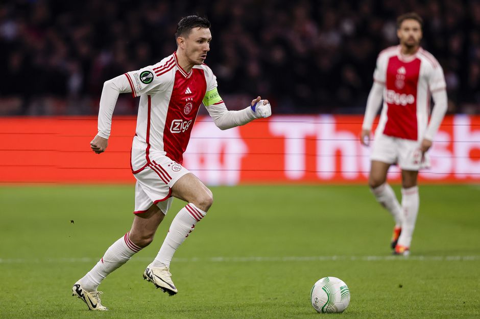 Steven Berghuis blijft achter in Amsterdam, twee talenten wel mee naar Engeland