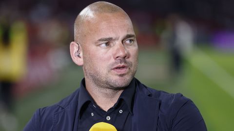 Wesley Sneijder fileert keuzes Francesco Farioli bij Ajax tegen Eintracht Frankfurt: 'Het is spelers kapot maken'