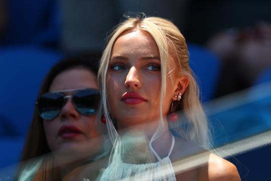 Beroemde vriendin van toptennisser online gepest door opvallende TikToks: 'Ik trek gewoon de aandacht'