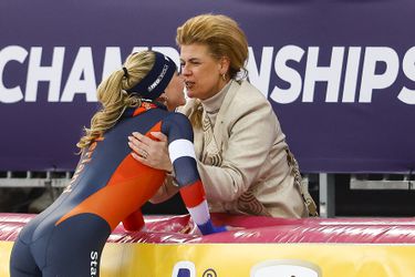 Feestvierende Joy Beune moest na gouden race op WK haar moeder overhalen: 'Ze durfde niet'