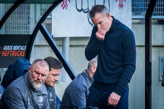 Feyenoord-trainer Robin van Persie haalt uit naar 'sympathieke' collega: 'Dat zou je mij nooit zien doen'