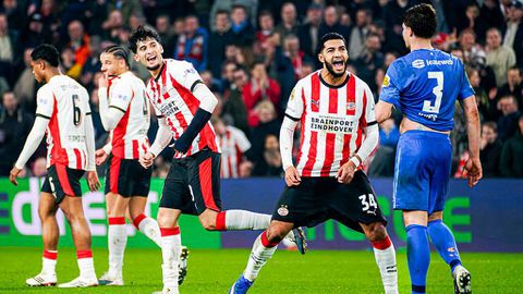 PSV-coach Peter Bosz weigert spijt te hebben van uitspraken over Wouter Goes: 'De arm van Pepi was bont en blauw'