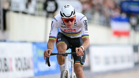 TV-gids: op deze zender kijk je live naar de Amstel Gold Race, met Mathieu van der Poel