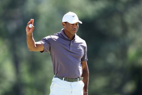 Tiger Woods breekt record en haalt voor de 24e keer het weekend op The Masters