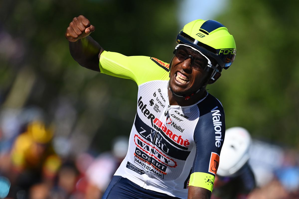 Biniam Girmay voor het eerst terug in Giro na incident met champagnekurk