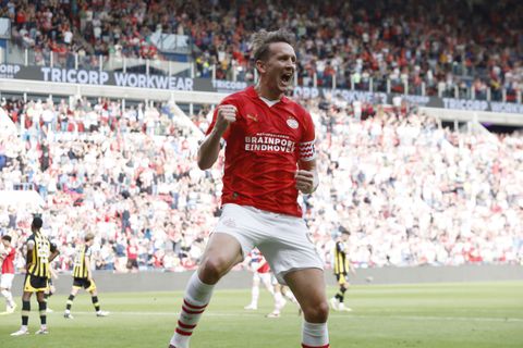 PSV en Luuk de Jong op koers voor kampioenschap en topscorerstitel na simpele zege op Vitesse
