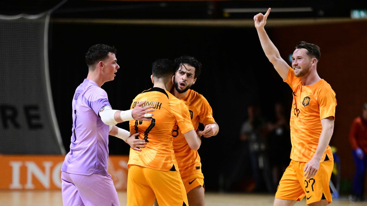 Jordy Cretier van Oranje Futsal had fans mee: 'Ze zijn met een bedrijfsauto hier gekomen'