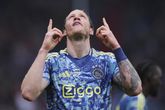 Wout Weghorst viert zijn winnende treffer tegen Willem II. ©Getty Images