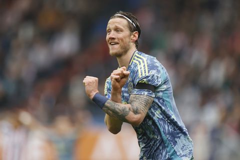 Wout Weghorst reddende engel van Ajax in Tilburg: koploper zet volgende stap naar landstitel