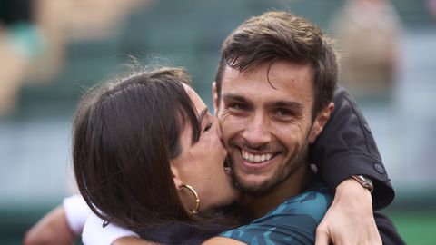 Vriendin van toptennisser laat emoties de vrije loop na intense week in Monte Carlo
