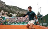 Emotionele vriendin ziet Italiaanse tennisser grootste finale uit zijn carrière verliezen door pijntjes