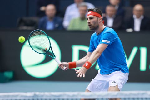 Woedende tennisser raast tegen fans: 'Zijn jullie nu tevreden?! Jullie verpesten de sport'