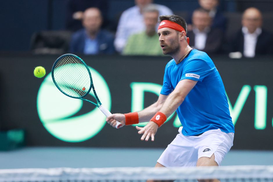 Woedende tennisser raast tegen fans: 'Zijn jullie nu tevreden?! Jullie verpesten de sport'