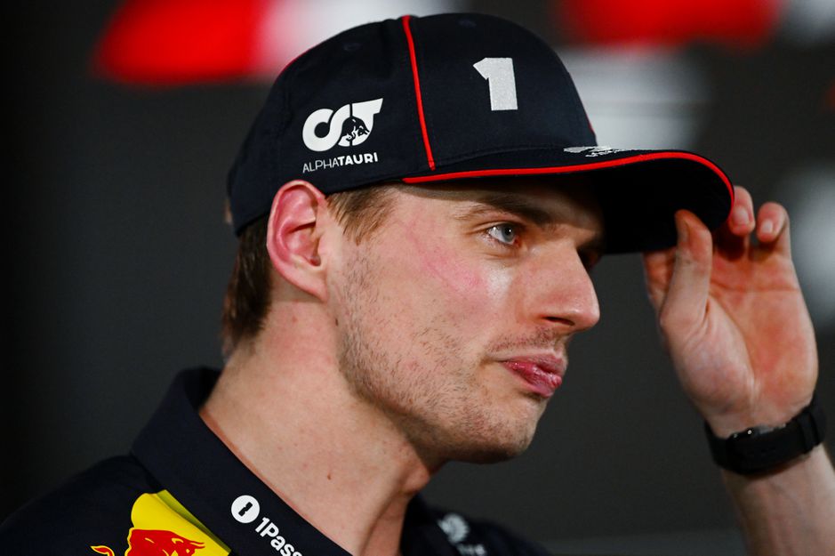 Red Bull laat klagende Max Verstappen in de steek: team van wereldkampioen stapelt fout op fout in Bahrein