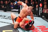 Paddy Pimblett slaat Michael Chandler tot moes tijdens UFC314. ©Getty Images