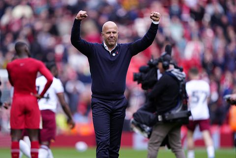 Arne Slot schrijft opnieuw geschiedenis bij Liverpool met baanbrekend record