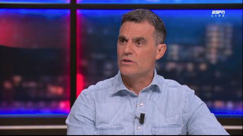 Ajax-speler wordt keihard aangepakt door Kenneth Perez: 'Niet om aan te gluren!'