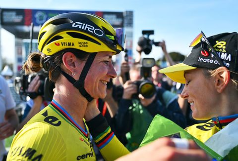 Emotionele Marianne Vos krijgt prachtige boodschap van Tour de France-winnares na Roubaix-drama