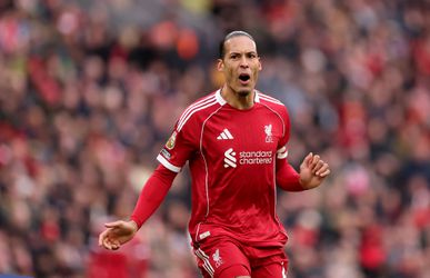Virgil van Dijk kiest kant van fans in rel bij Liverpool: 'Dit is voor niemand goed'