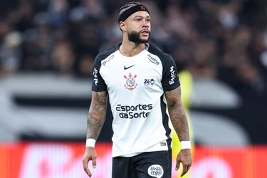 Oranje-topscorer Memphis Depay ziet derby Corinthians uitmonden in massale vechtpartij