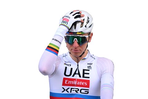 Nederlandse ex-wielrenner haalt opgelucht adem: 'Goed om te zien dat Tadej Pogacar ook op kan raken'