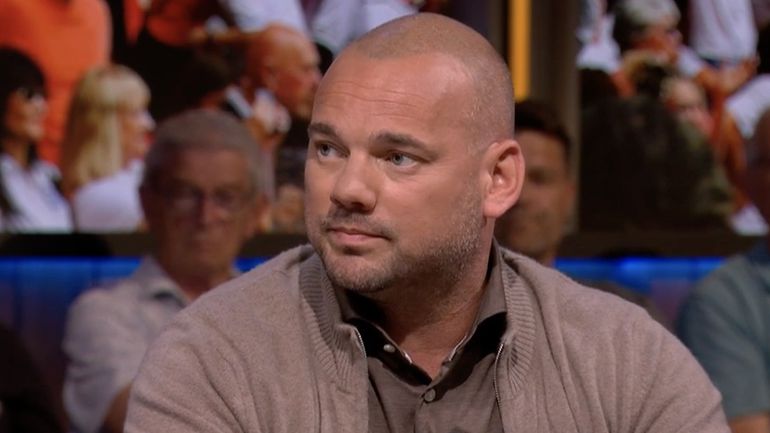 Video | Wesley Sneijder krijgt alsnog trainerscursus op maat van KNVB en zoekt club: 'Niet naar Ajax'